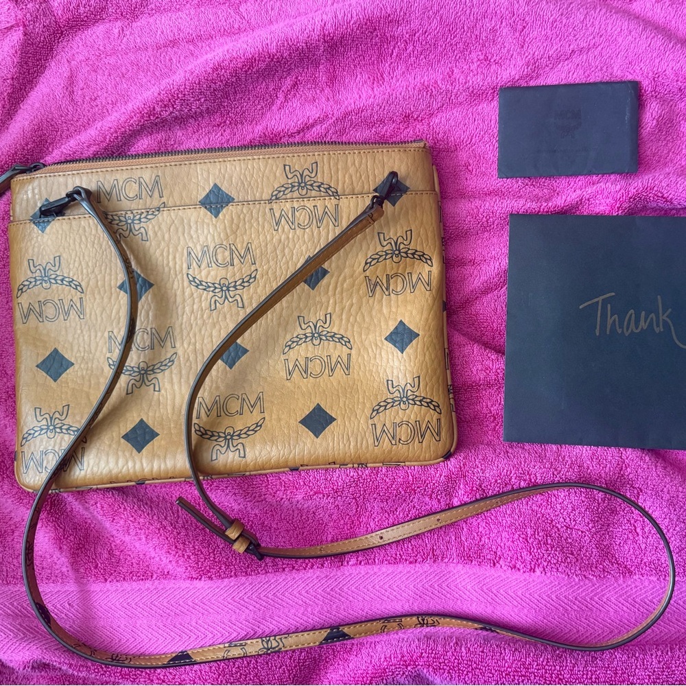 MCM LOGO Aren Maxi MN VI flat pouch Beige Leather Interior